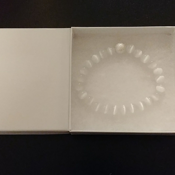 Winter White Cat Eye Stone Bracelet - Picture 8 of 8